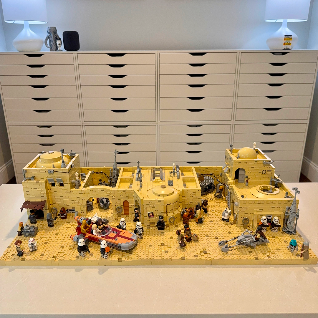 LEGO MOC Mos Eisley street scene diorama, custom scale cantina and storefronts Star Wars